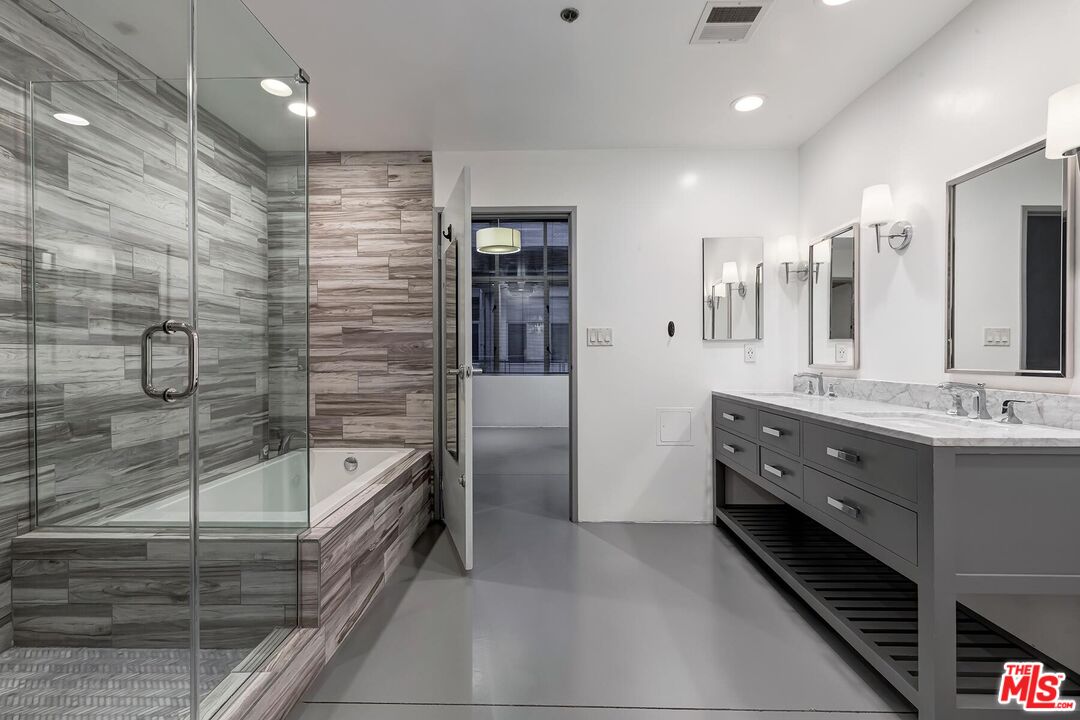 1130 S Flower St Unit: 208