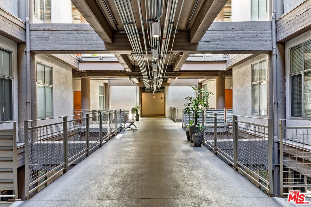 1130 S Flower St Unit: 208