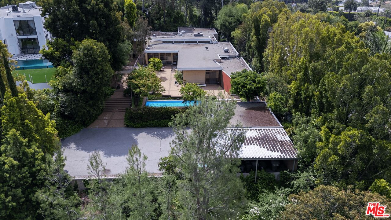 1022 Summit Dr