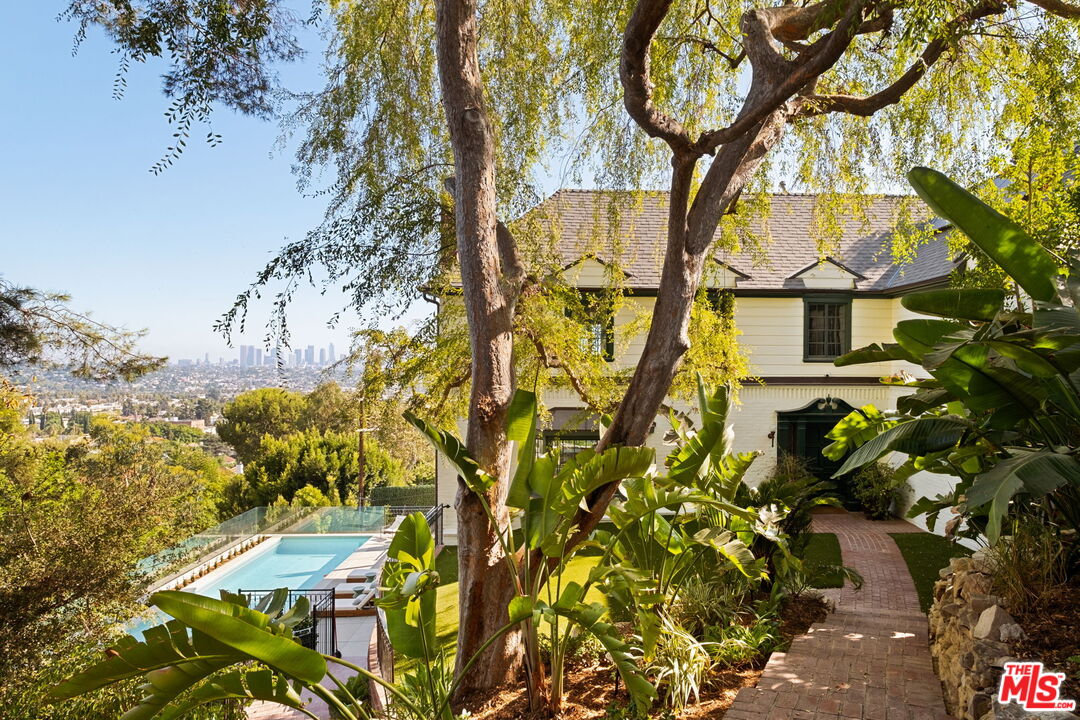 4818 Bonvue Ave