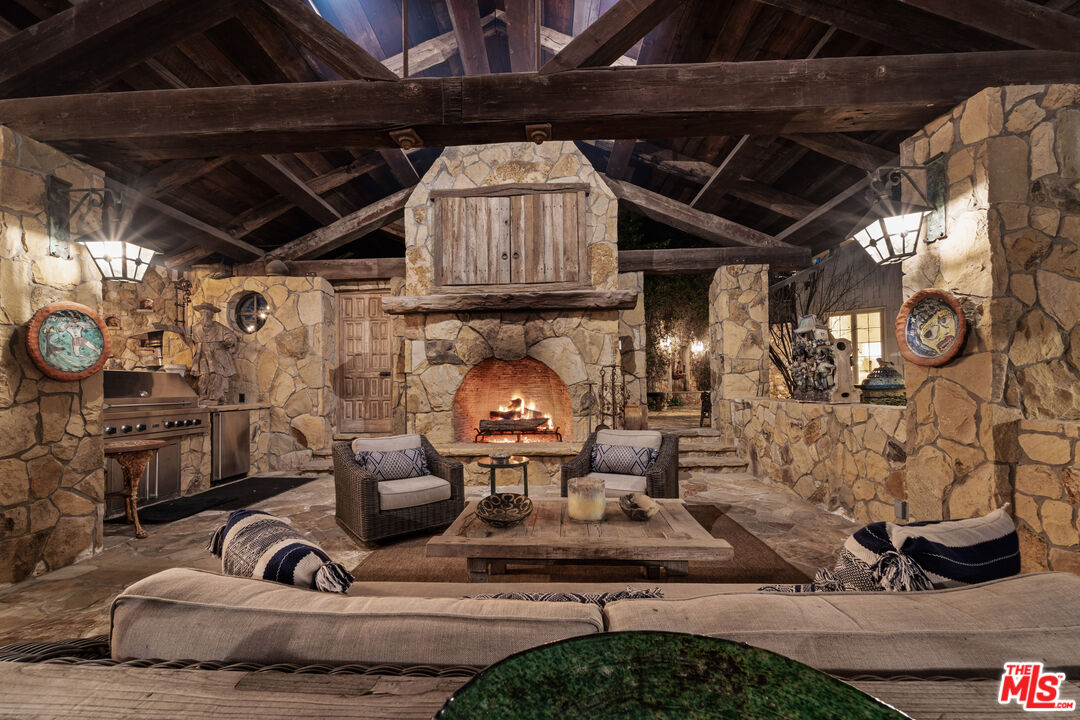 9631 Cedarbrook Dr