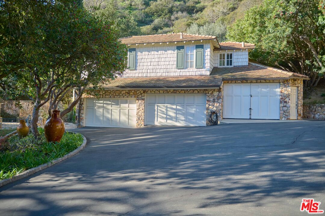 9631 Cedarbrook Dr