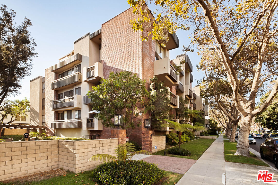 141 S Linden Dr Unit: 204