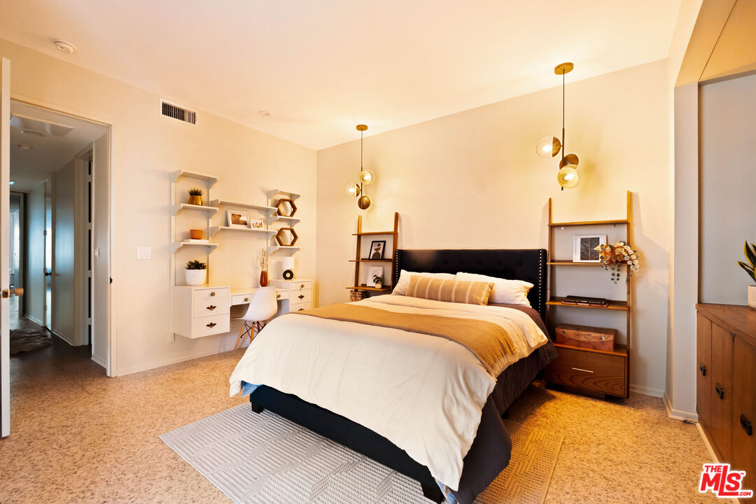 141 S Linden Dr Unit: 204