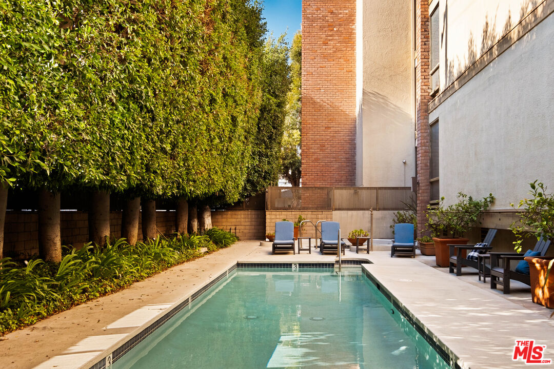 141 S Linden Dr Unit: 204