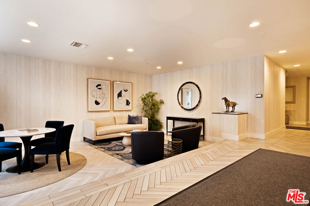 141 S Linden Dr Unit: 204