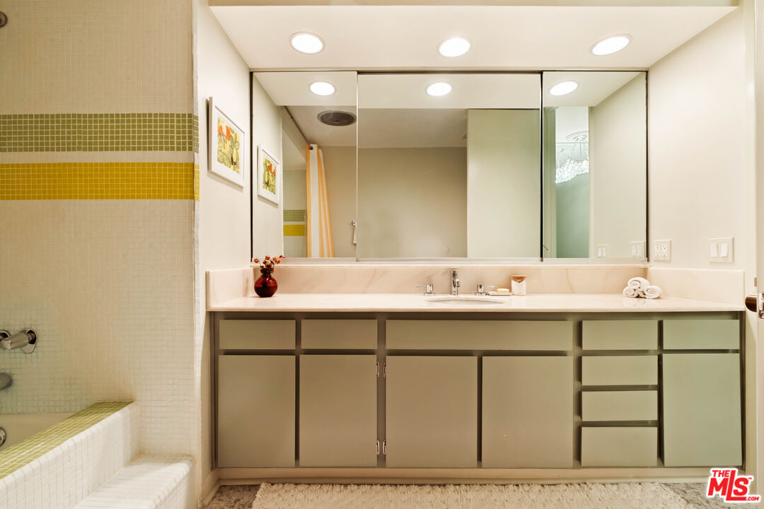 141 S Linden Dr Unit: 204