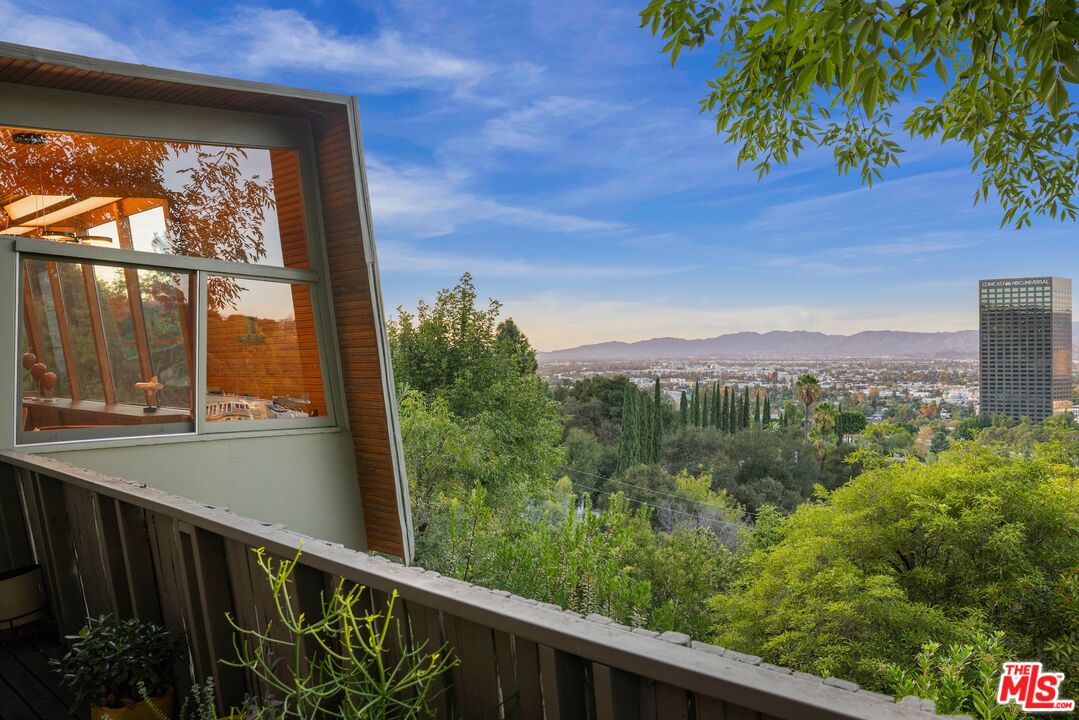 3580 Multiview Dr