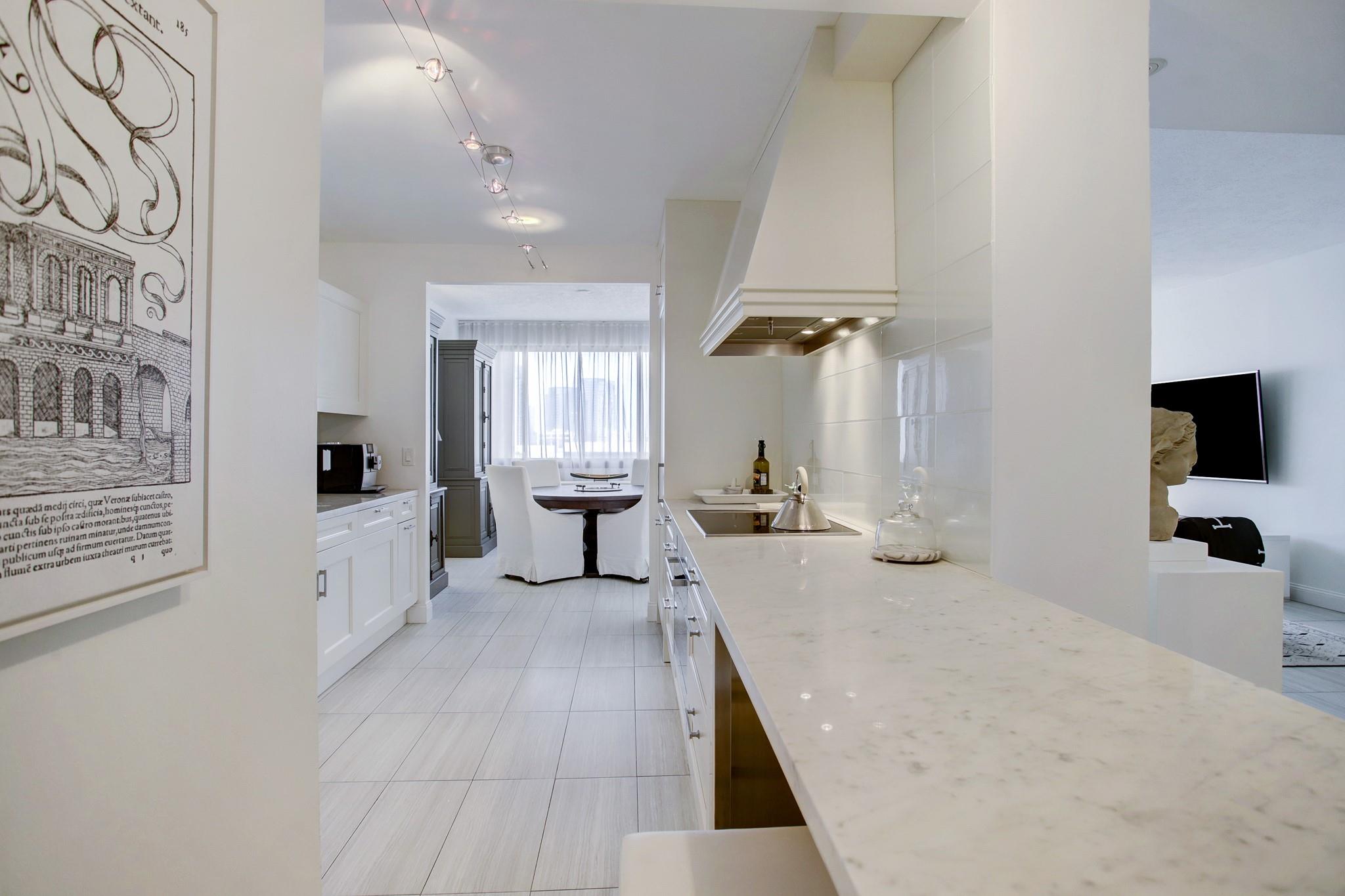 49 Briar Hollow Lane # 1101