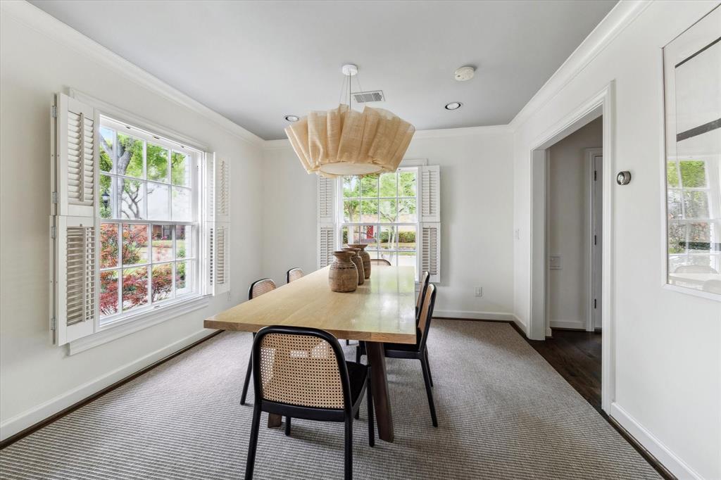 2911 Sunset Boulevard