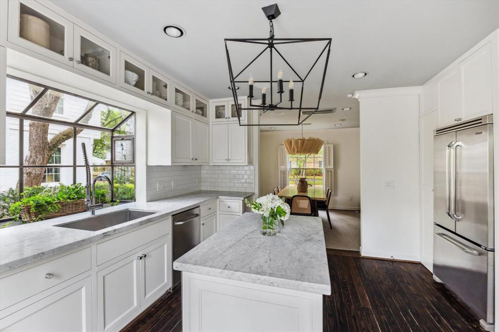 2911 Sunset Boulevard