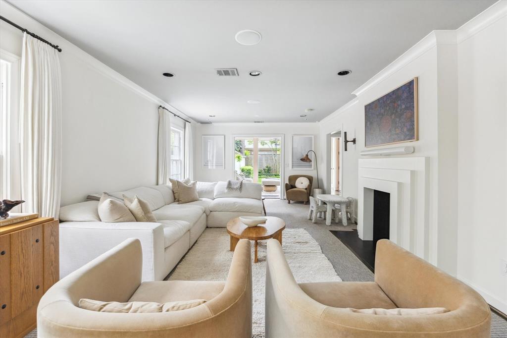 2911 Sunset Boulevard
