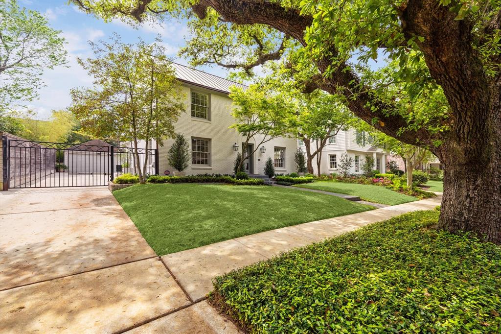 2911 Sunset Boulevard