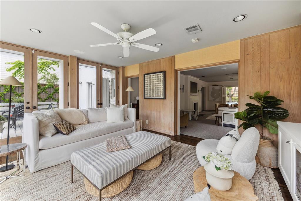 2911 Sunset Boulevard