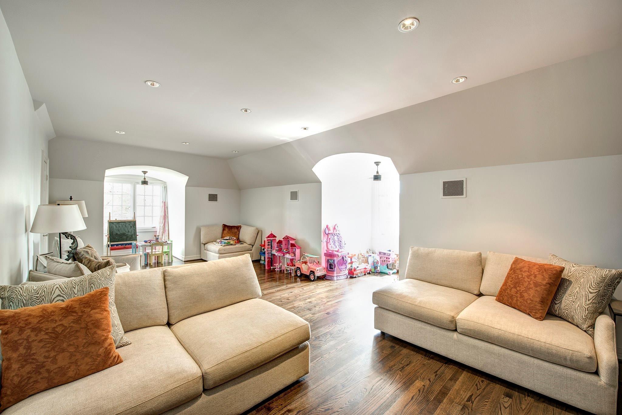 3440 Locke Lane