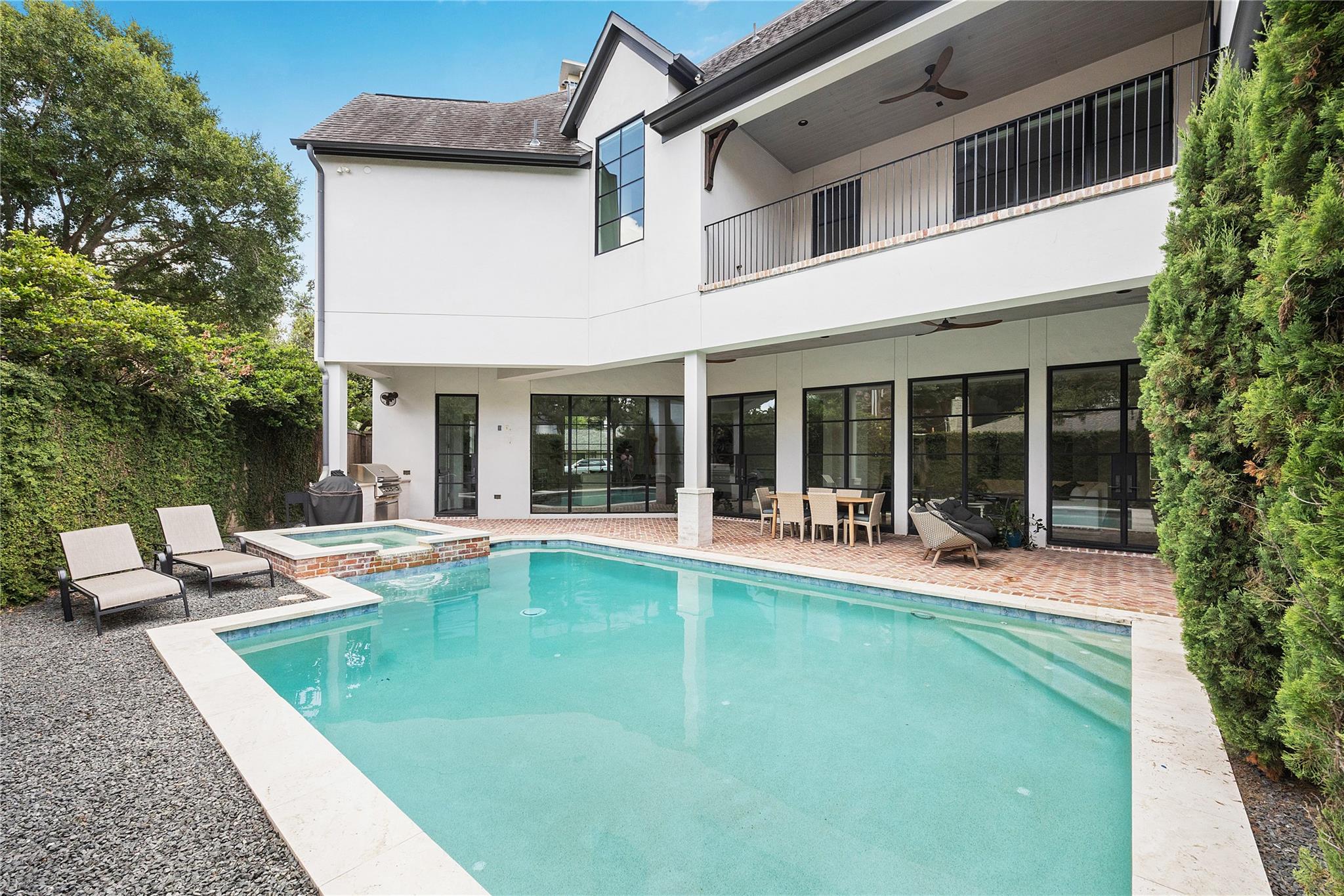 5228 Chesapeake Way