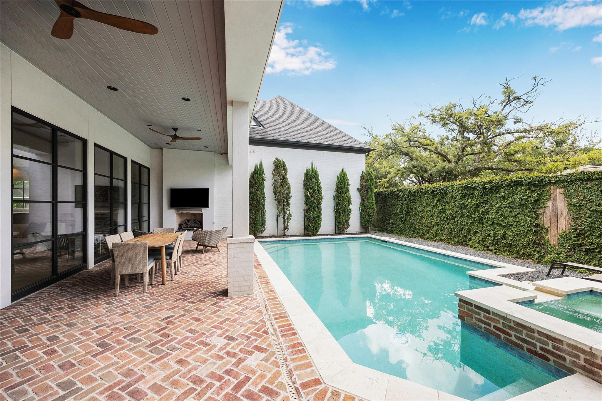 5228 Chesapeake Way