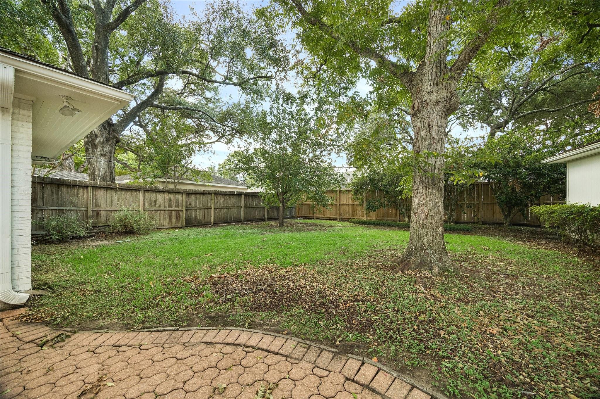 7623 Meadowvale Drive