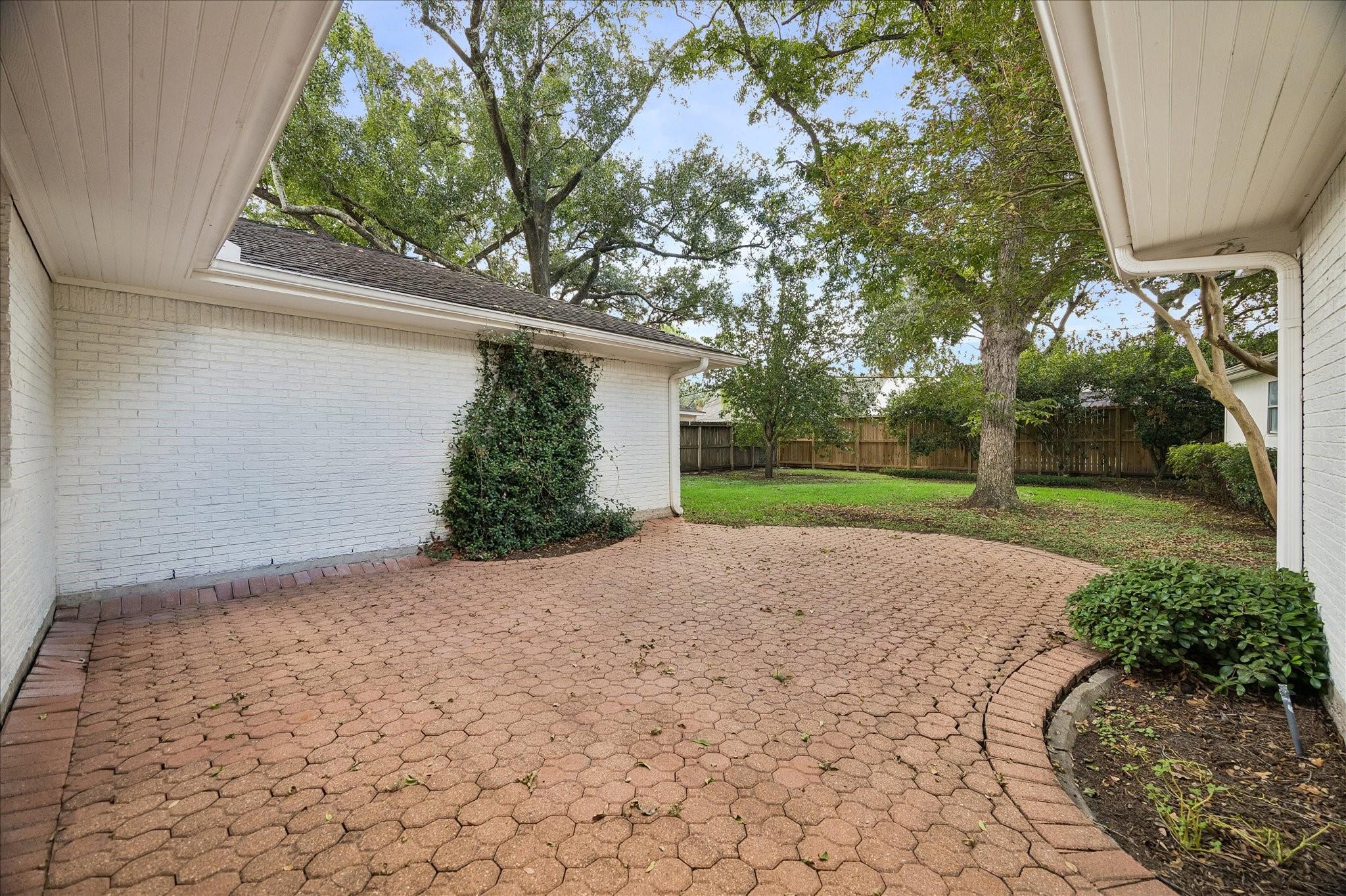 7623 Meadowvale Drive