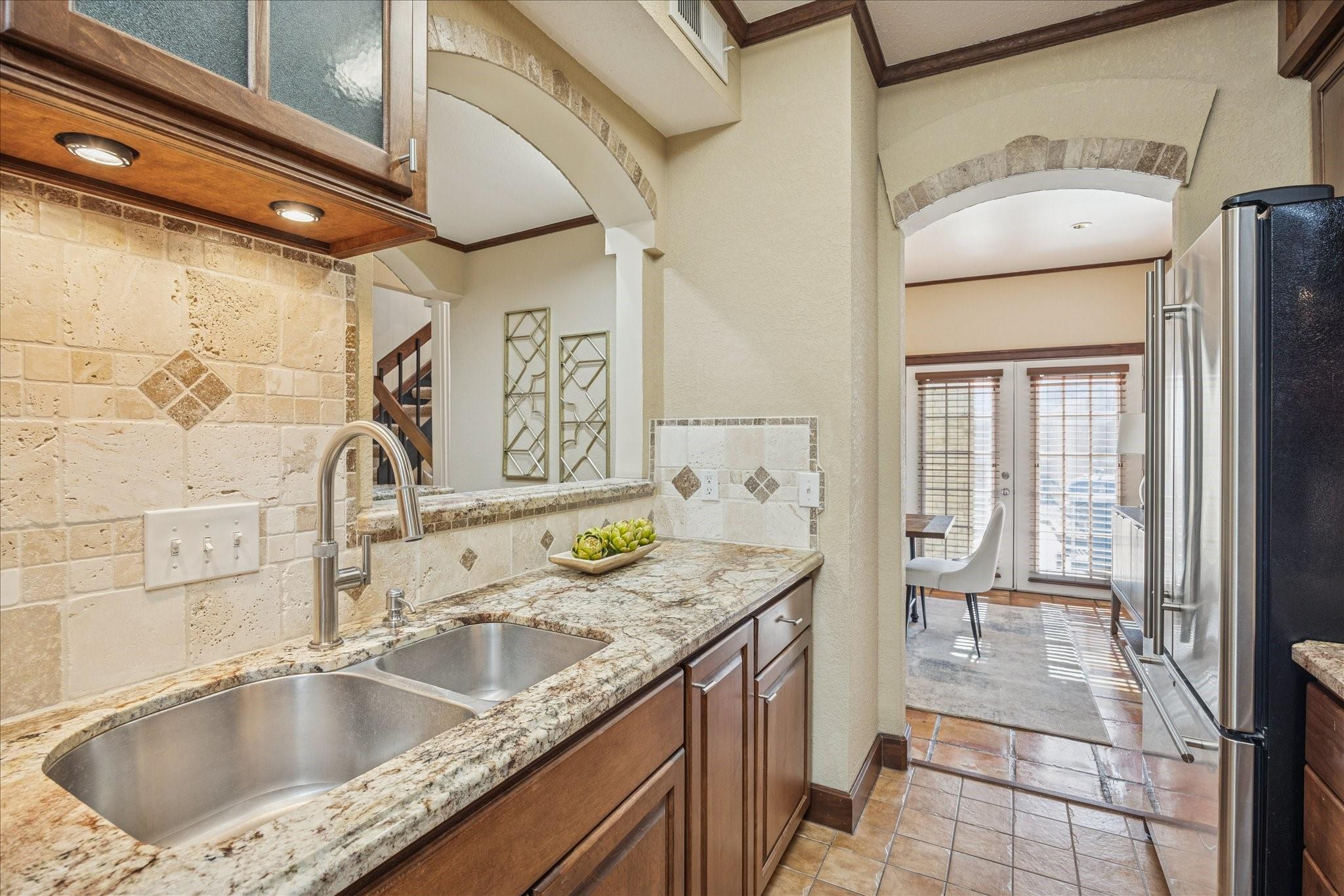 516 S Post Oak Lane # 18