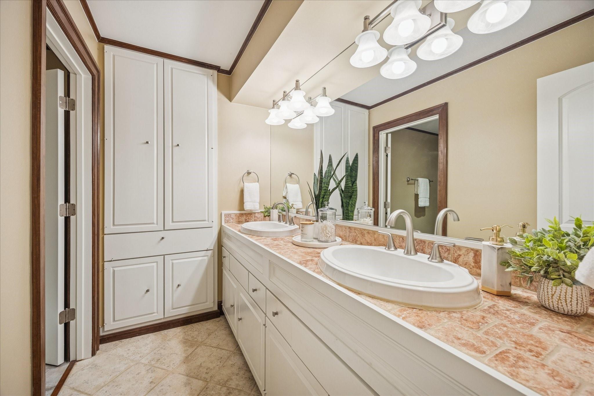 516 S Post Oak Lane # 18