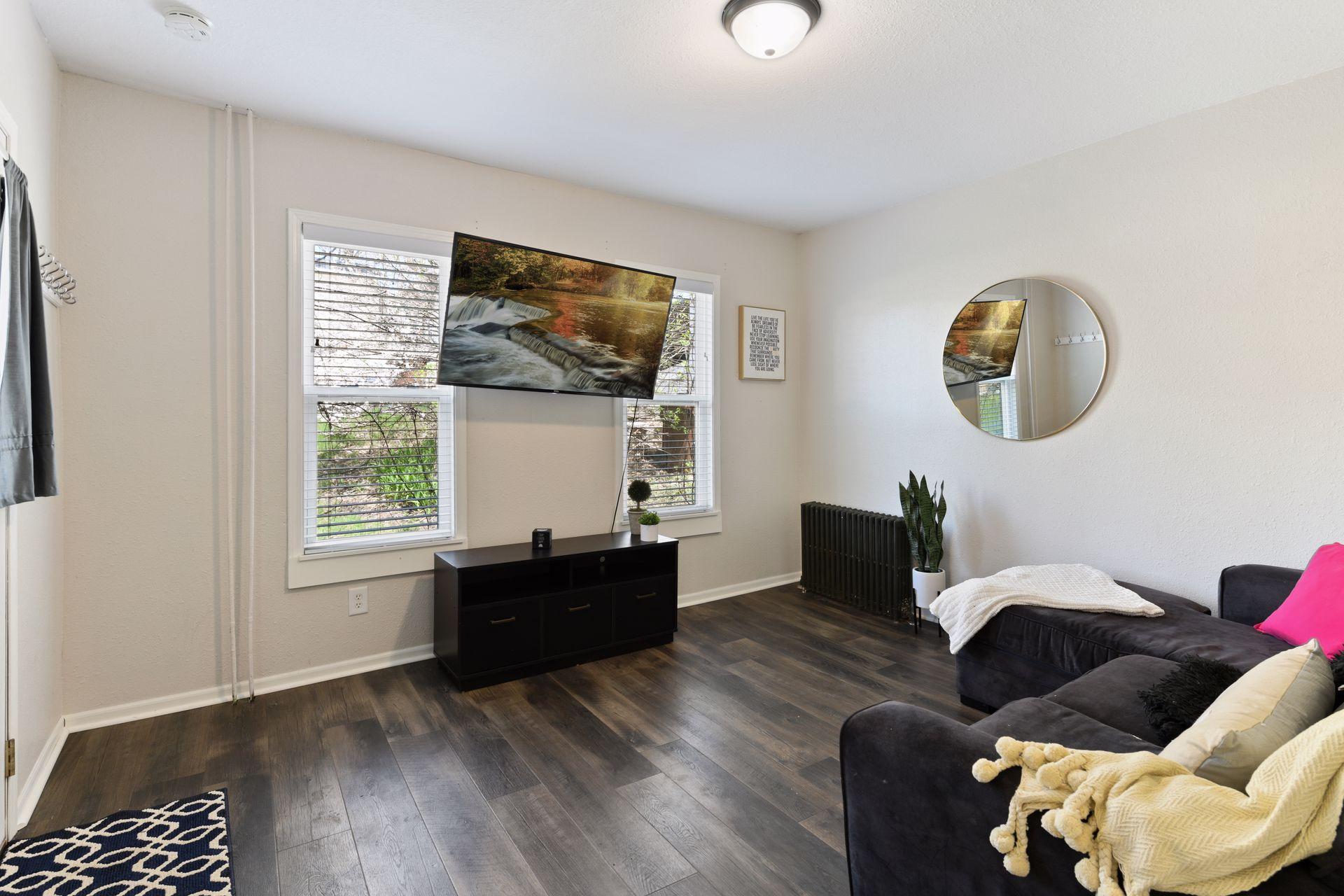 106 2nd Street NE
