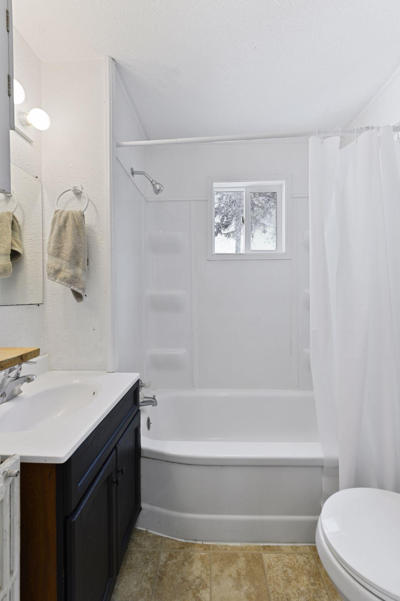 106 2nd Street NE