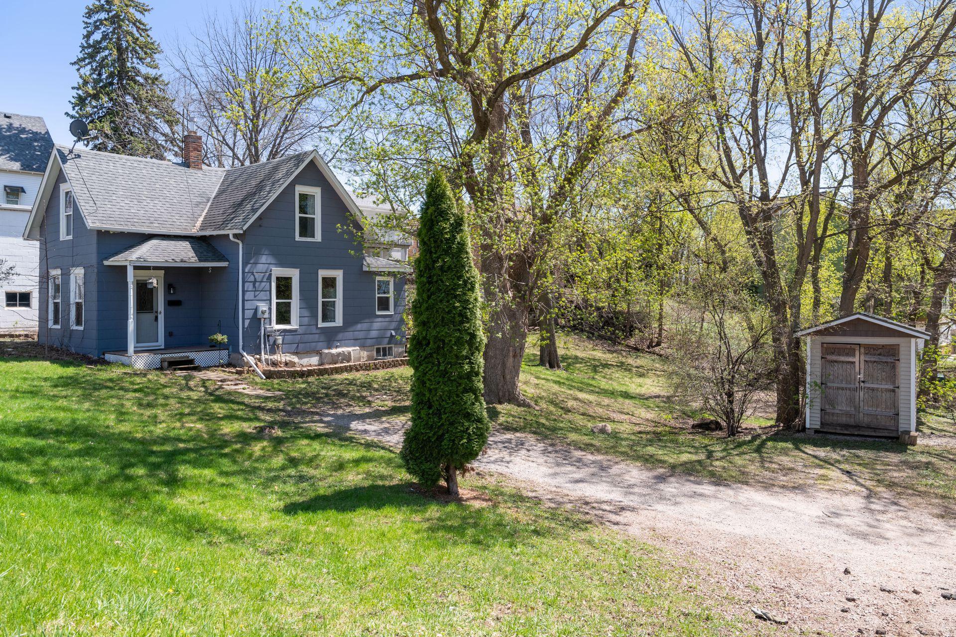 106 2nd Street NE
