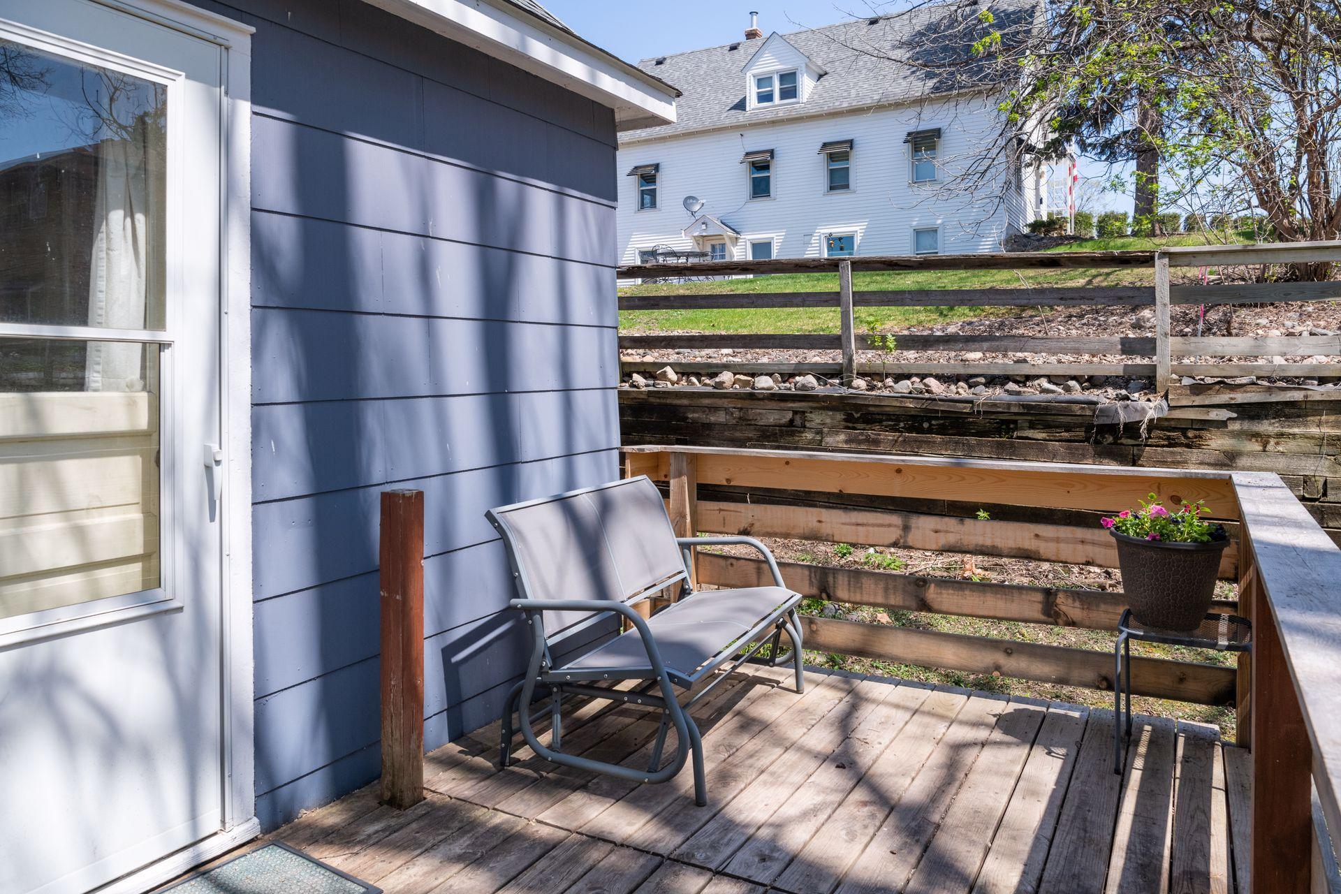 106 2nd Street NE