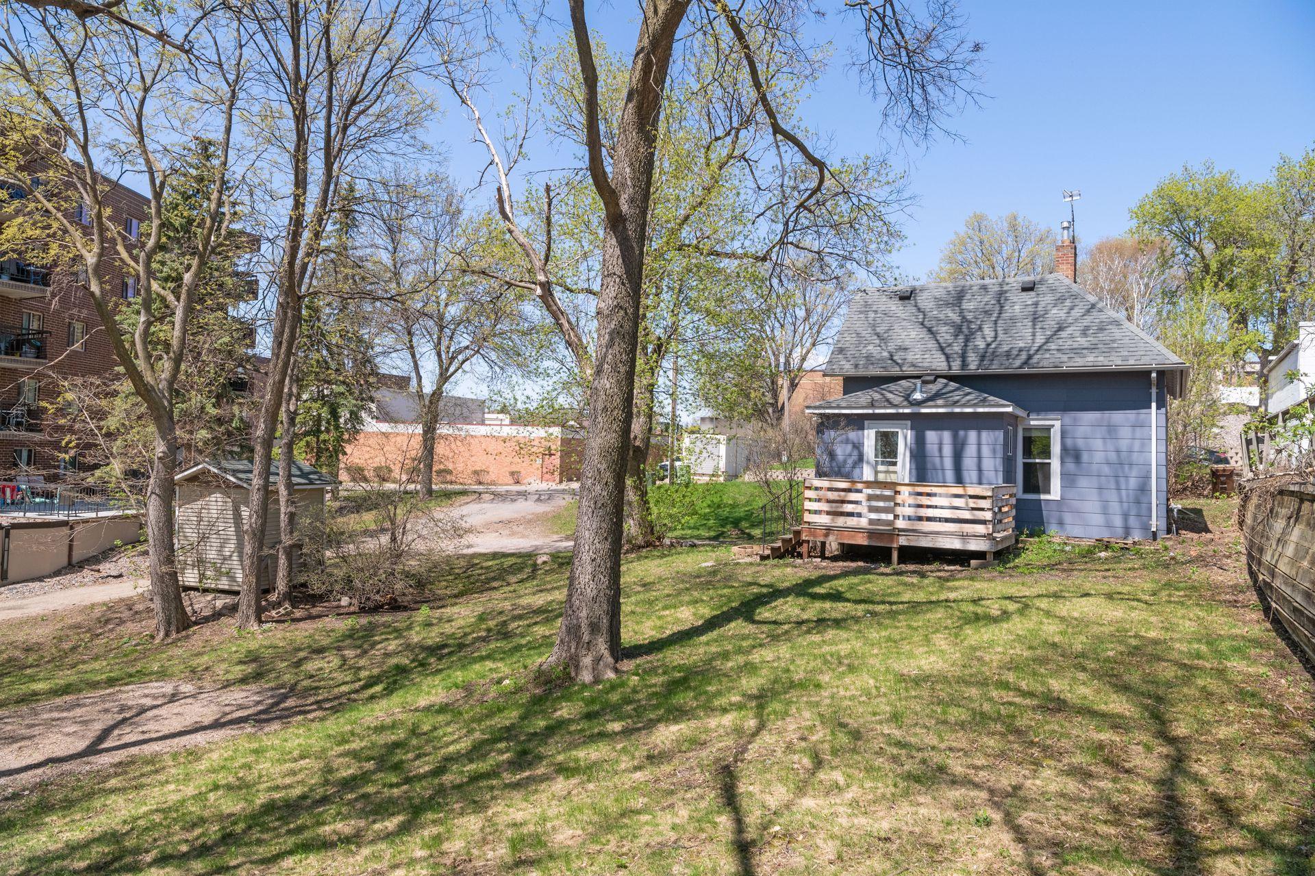 106 2nd Street NE
