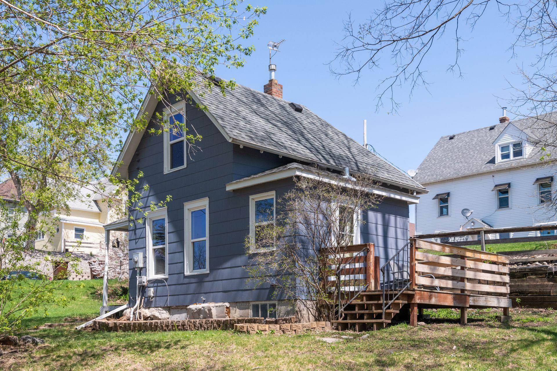 106 2nd Street NE