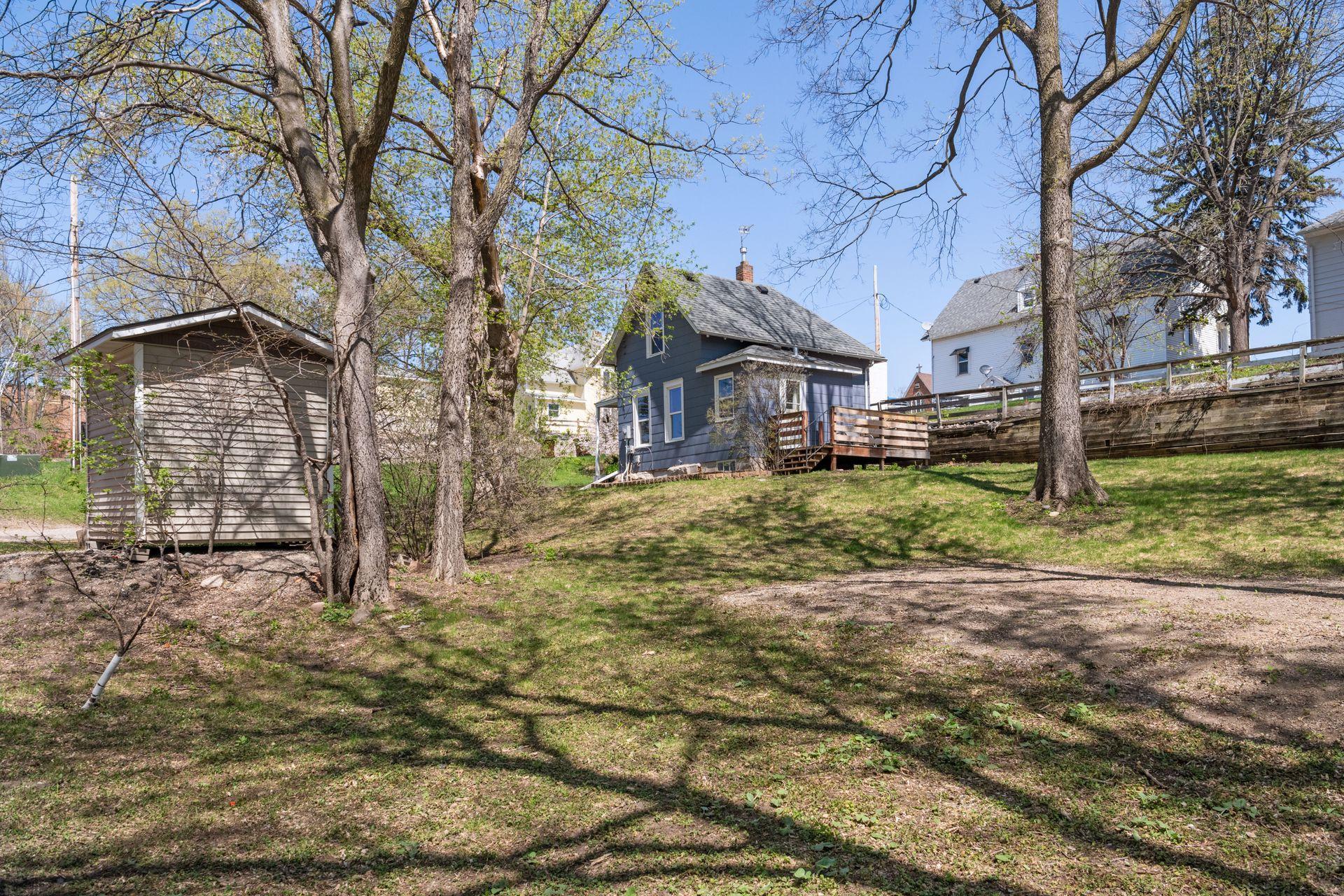 106 2nd Street NE