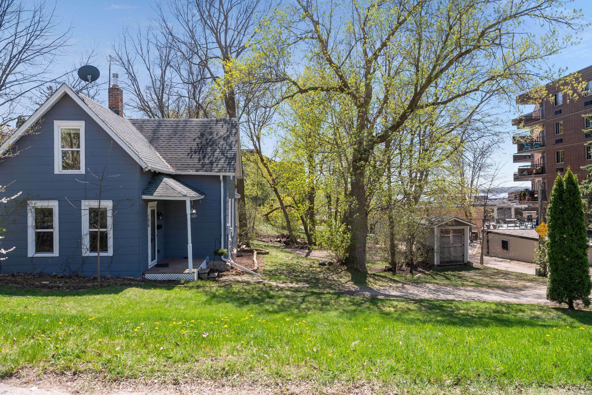 106 2nd Street NE