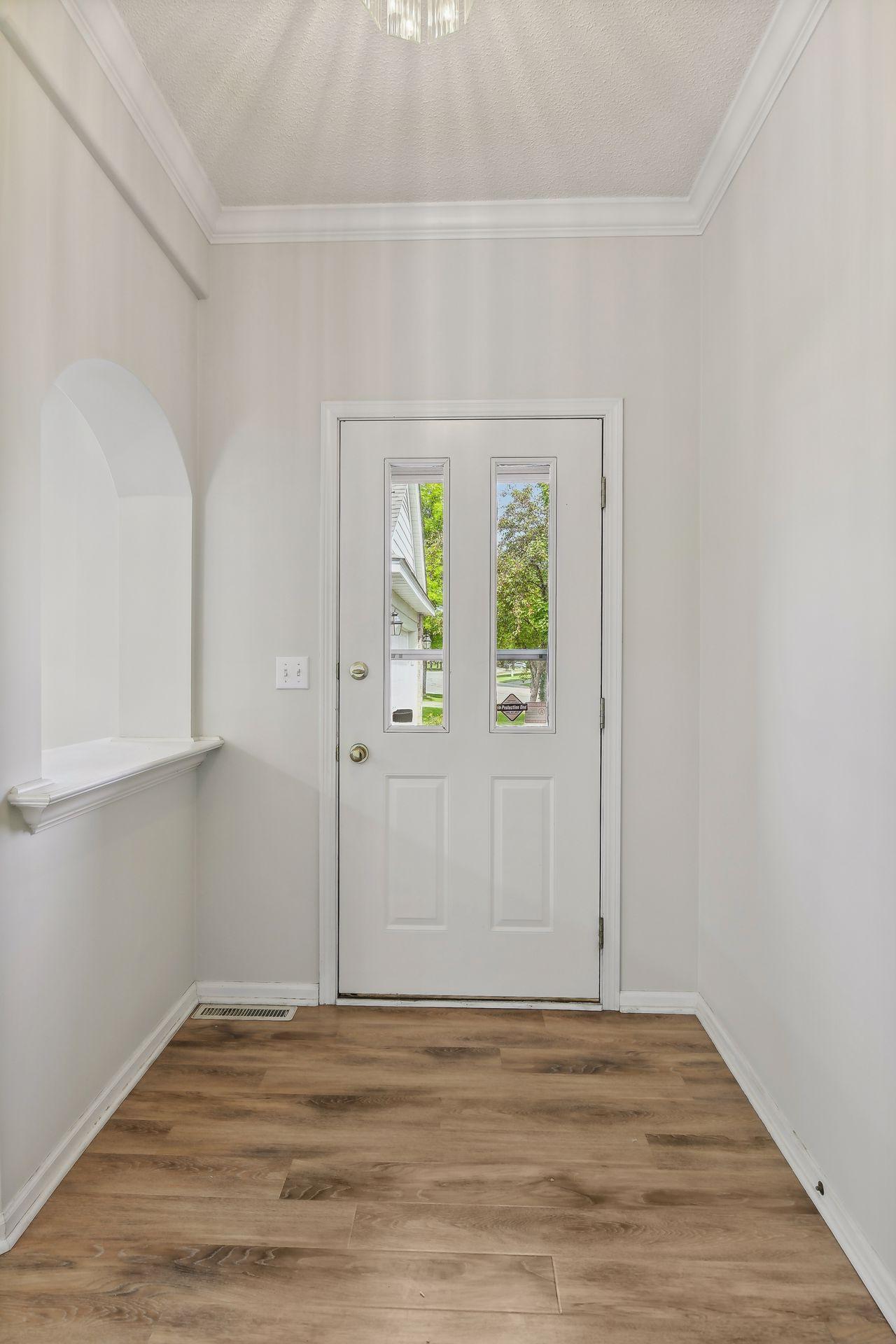 4245 Lawndale Lane N