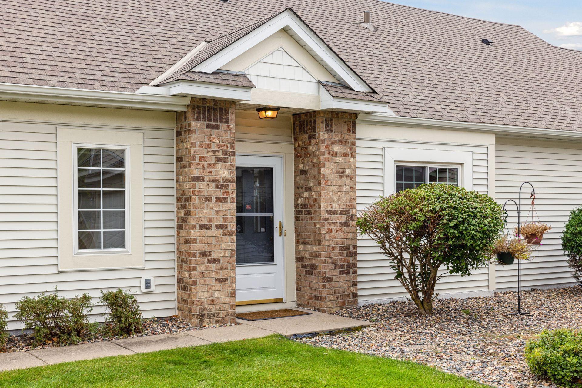 4245 Lawndale Lane N