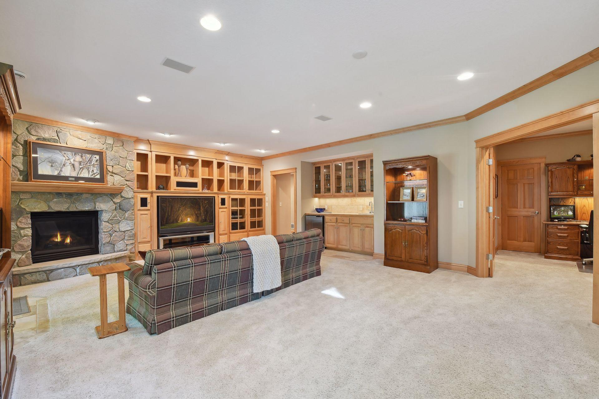 6065 High Pointe Road