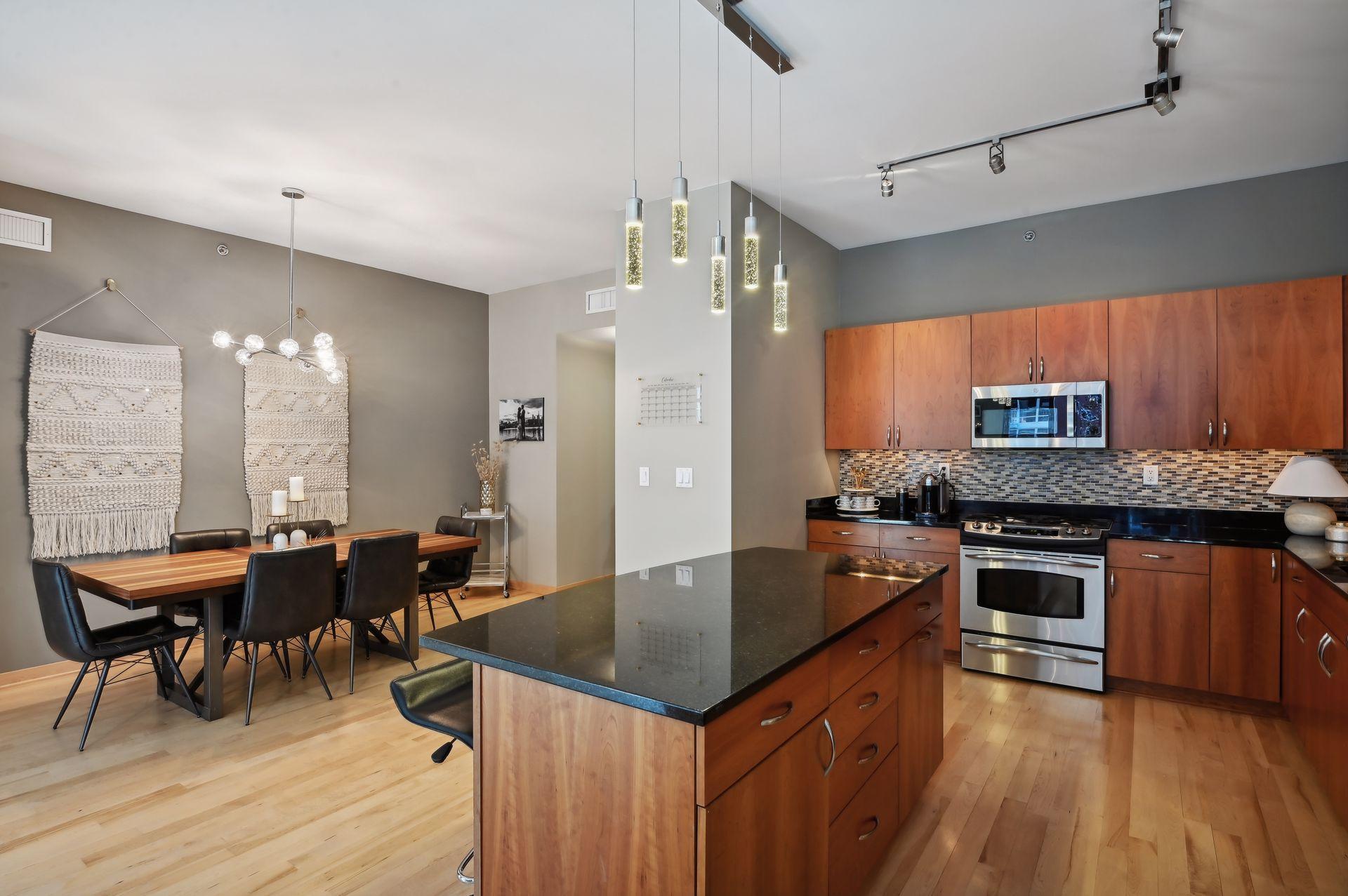 215 10th Avenue S Unit: 207