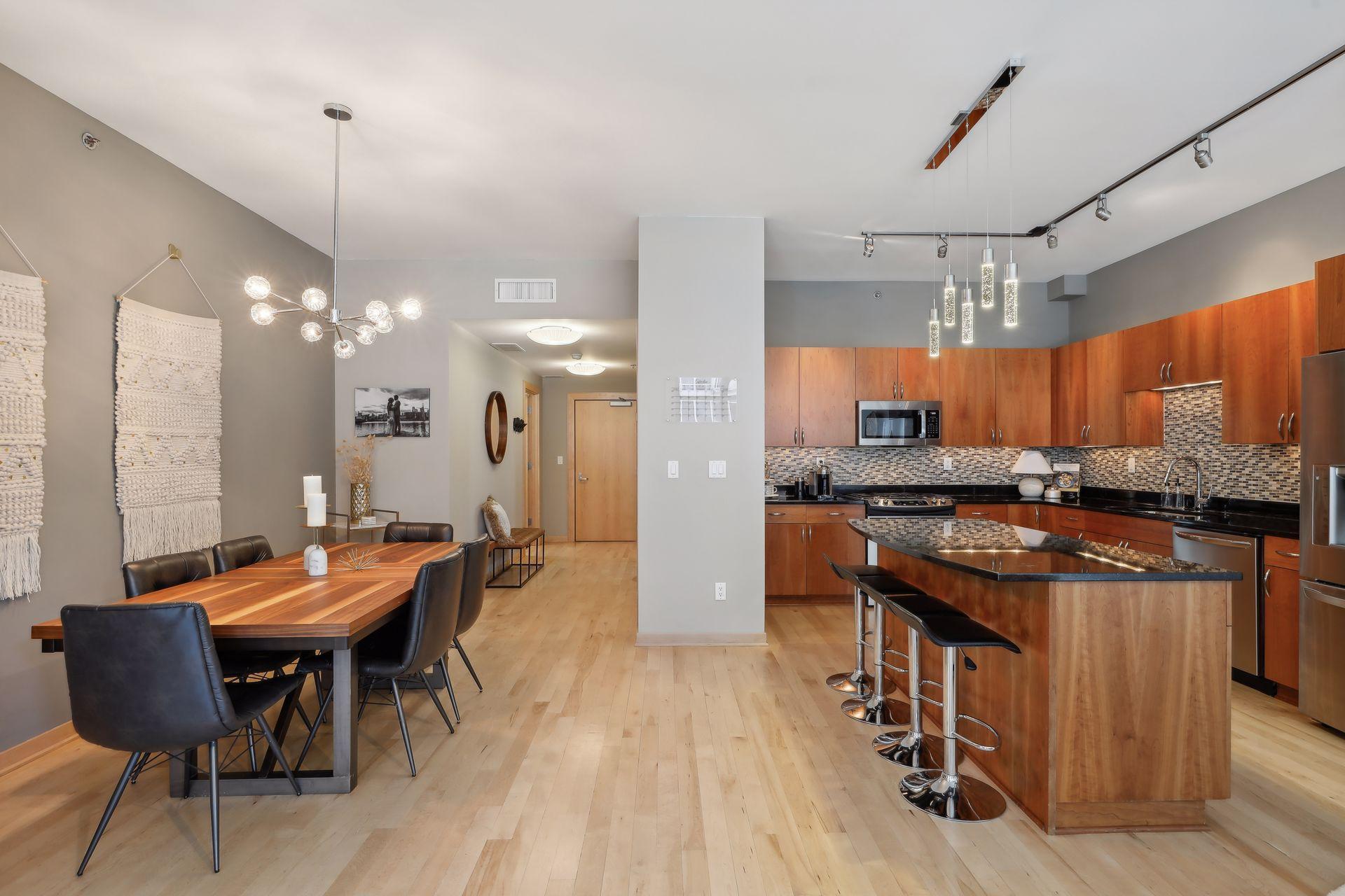 215 10th Avenue S Unit: 207