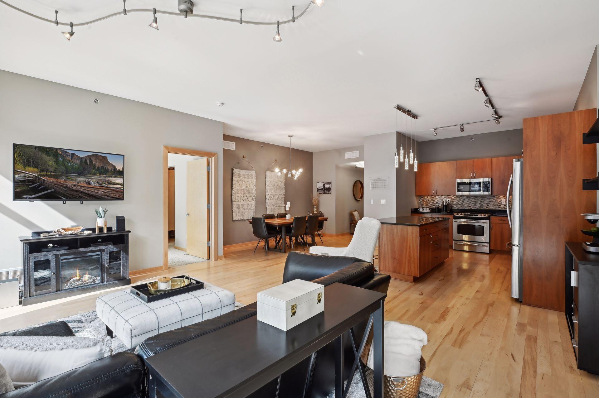 215 10th Avenue S Unit: 207