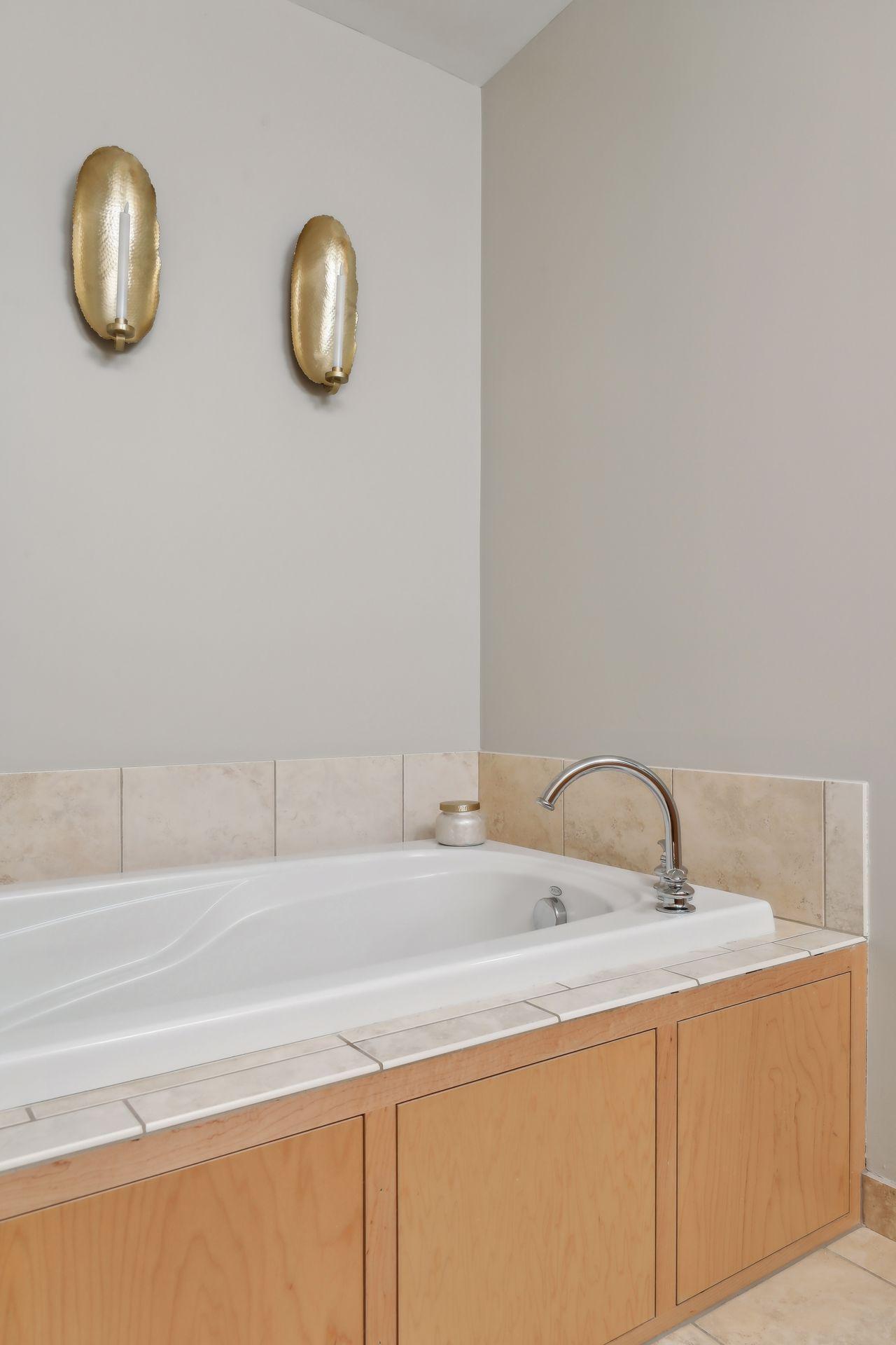 215 10th Avenue S Unit: 207