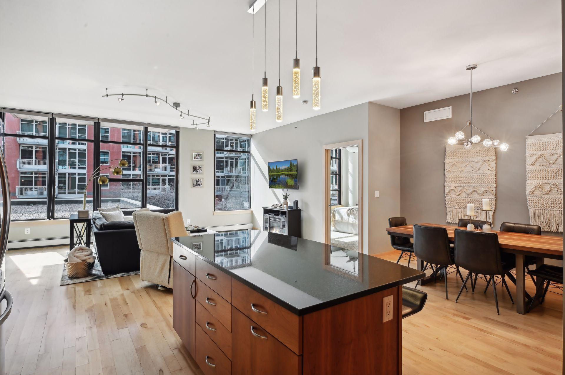 215 10th Avenue S Unit: 207