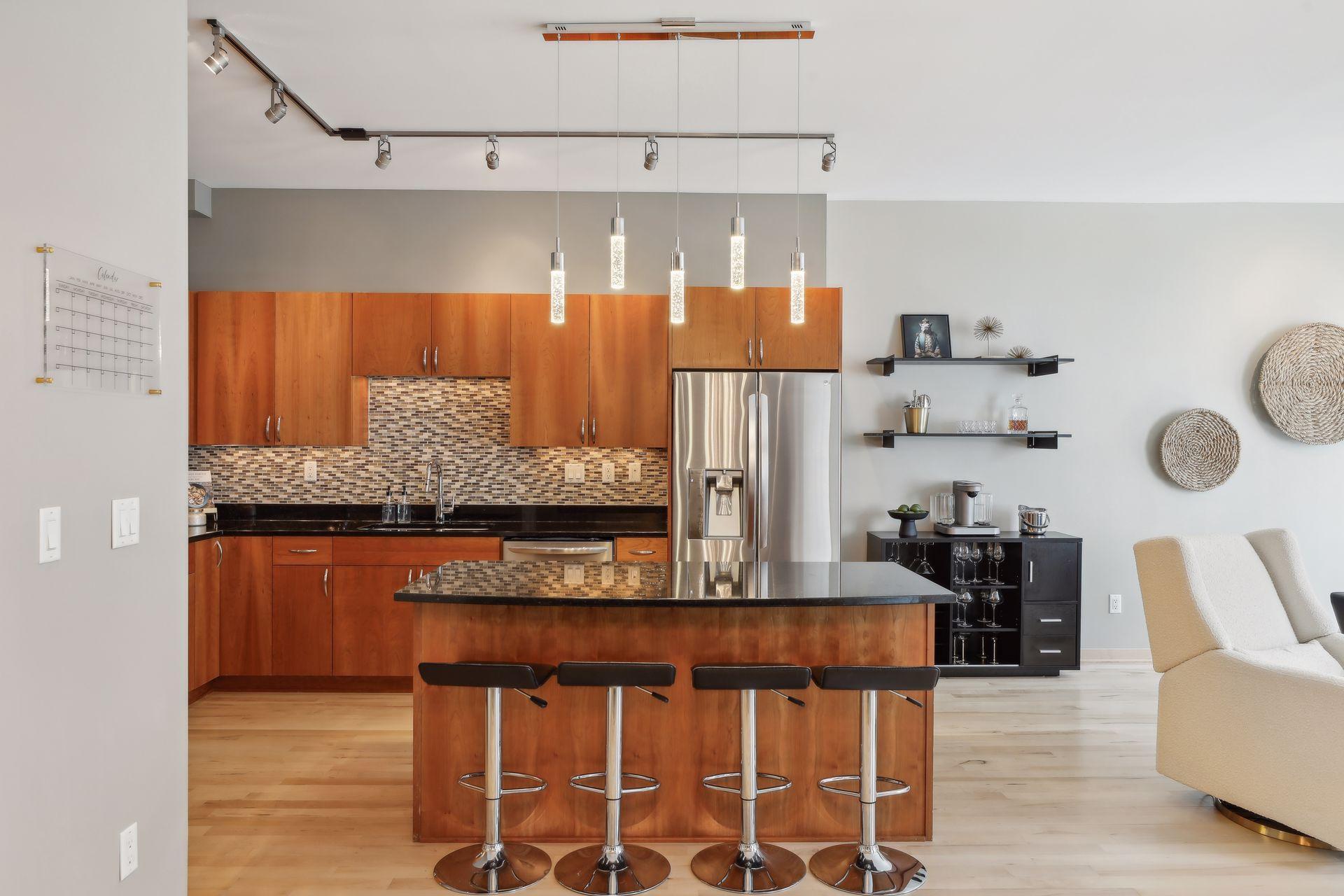 215 10th Avenue S Unit: 207