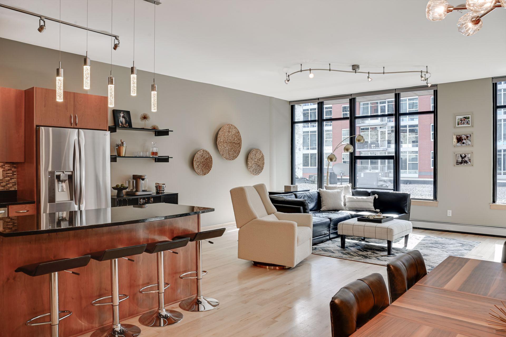 215 10th Avenue S Unit: 207