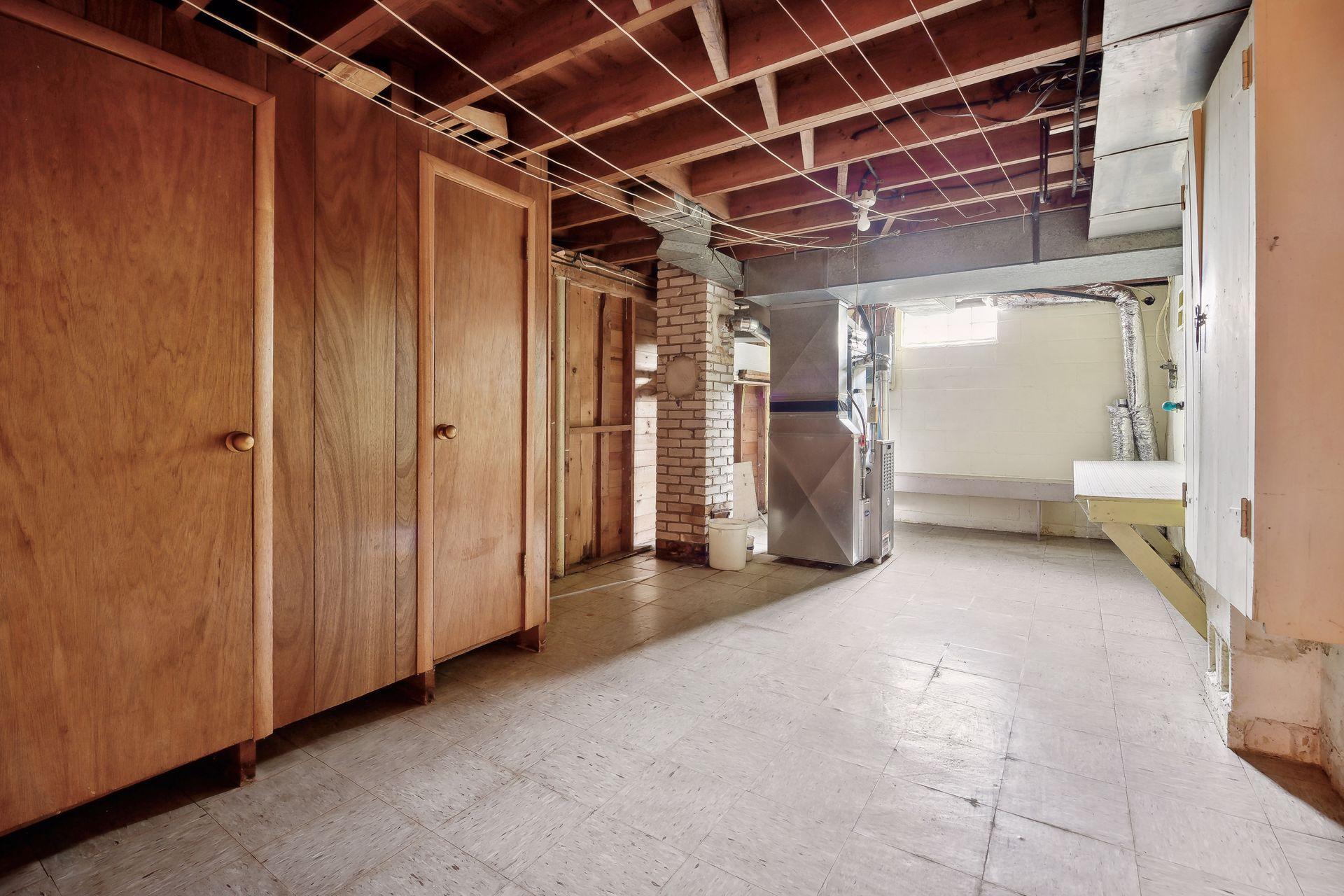 320 Kingsley Street S