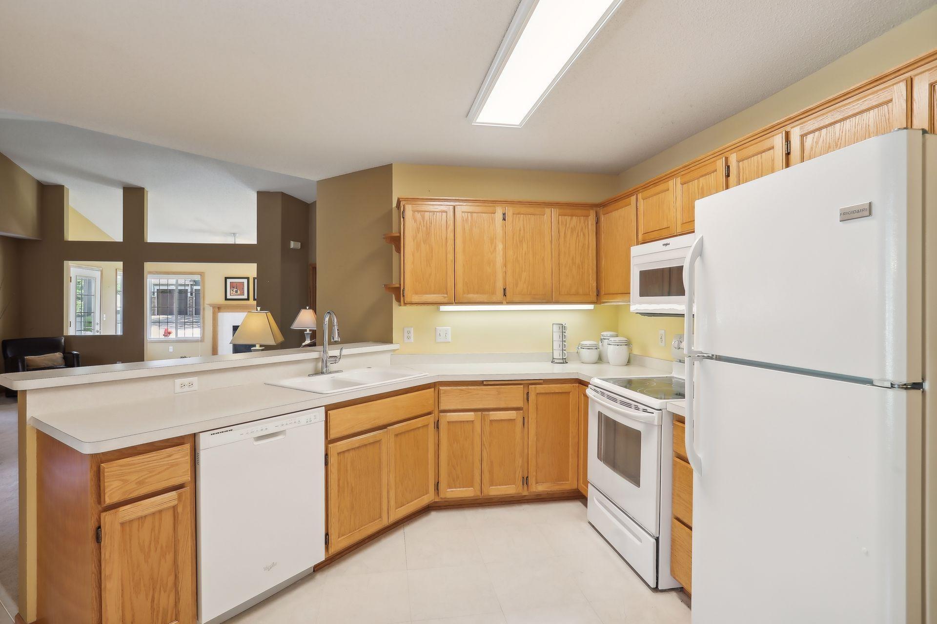 18470 Gladstone Boulevard N