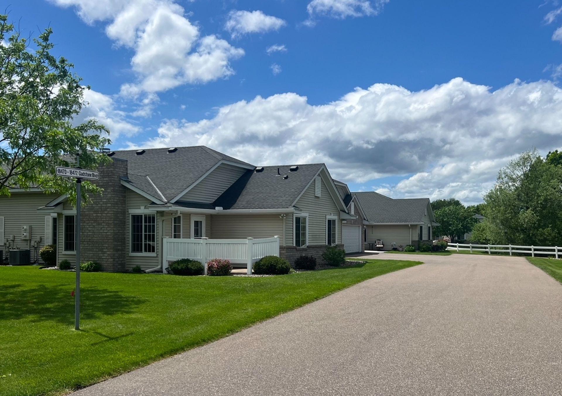 18470 Gladstone Boulevard N