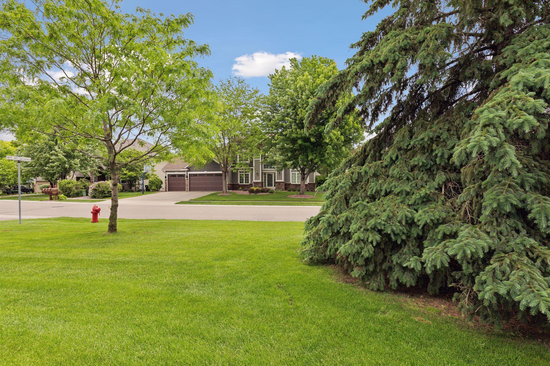 18470 Gladstone Boulevard N