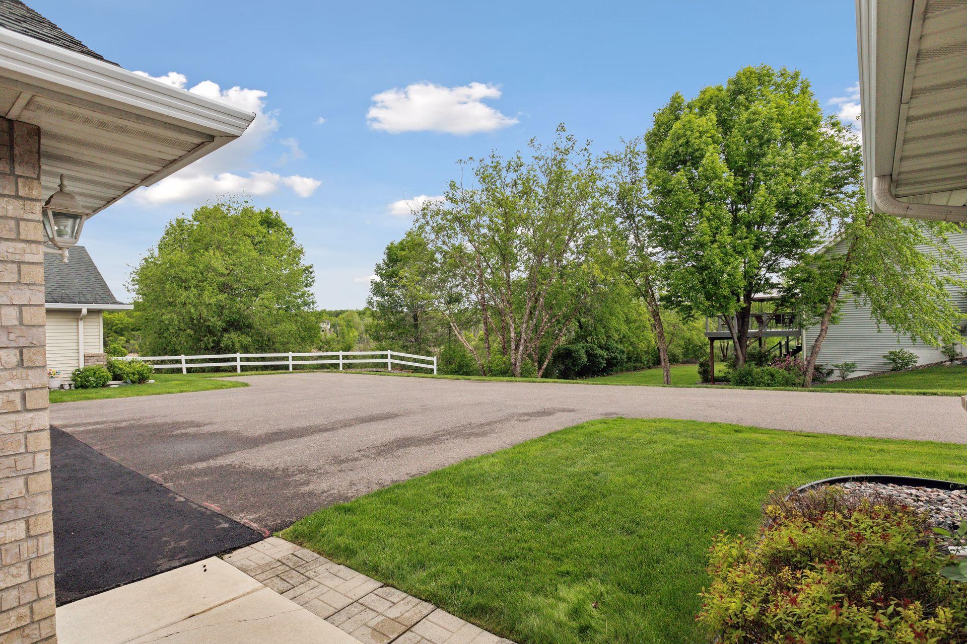 18470 Gladstone Boulevard N