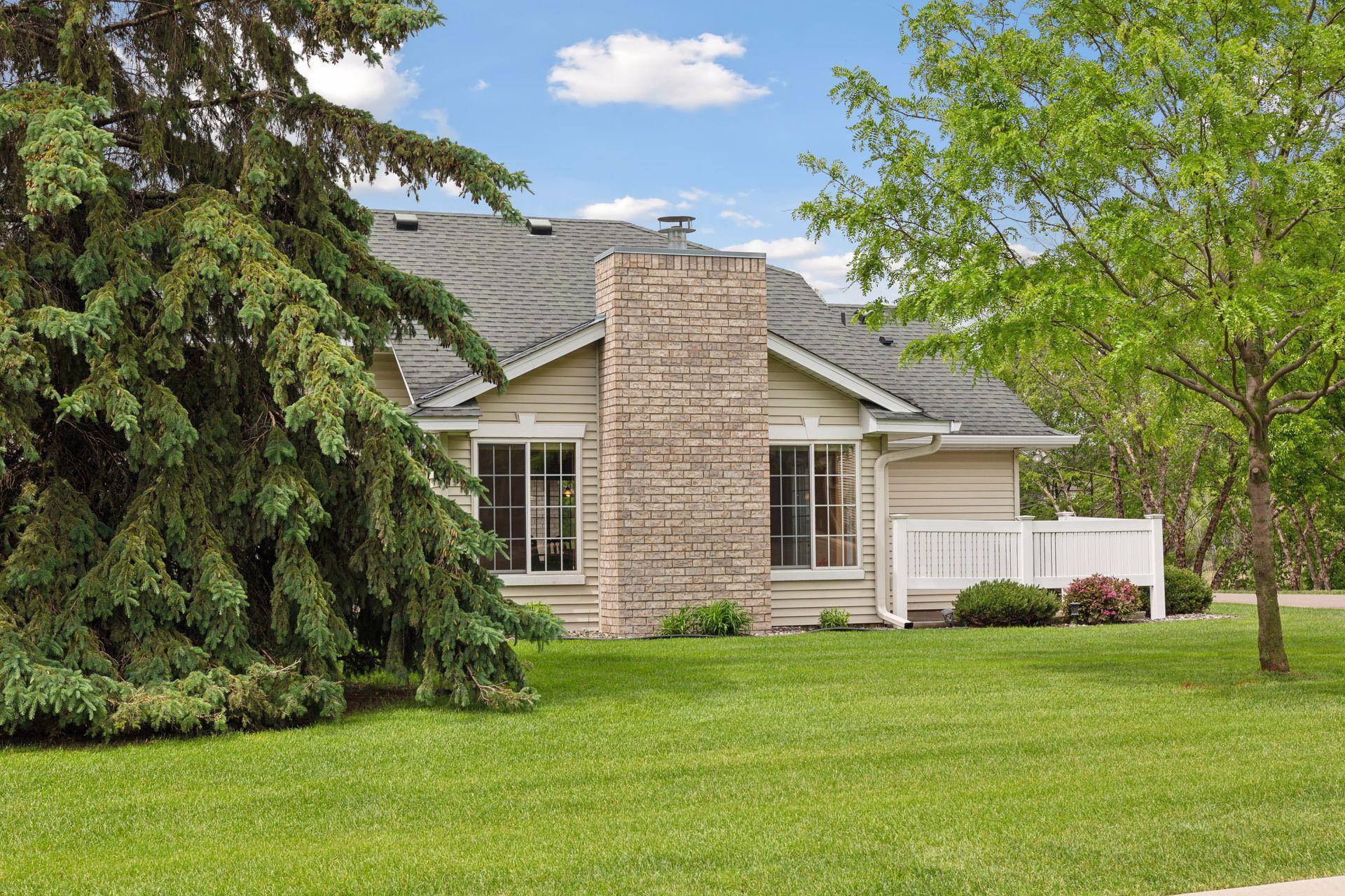 18470 Gladstone Boulevard N