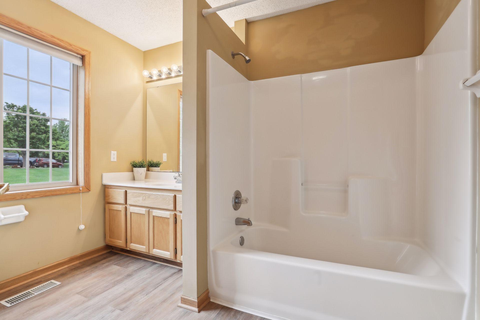 18470 Gladstone Boulevard N